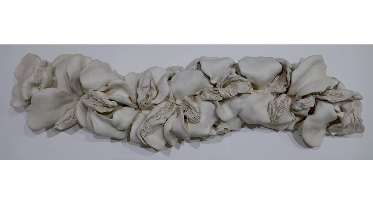 "Untitled (Vanitas 3)", 2018. Ceramics (glazed stoneware). 7 x 64 x 18 cm. Freijo Gallery, 2020.