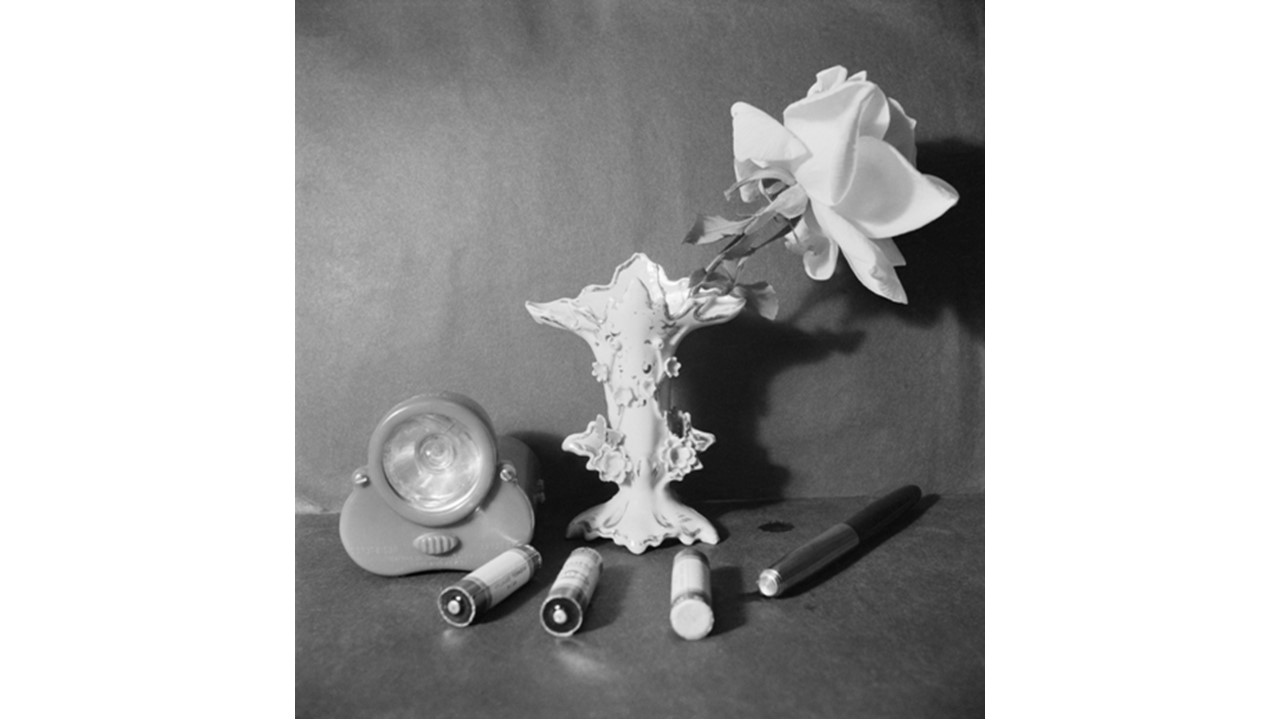 Pilas y flor. Ca. 1950. 18, 6 x 18 cm. Ed. 1/5