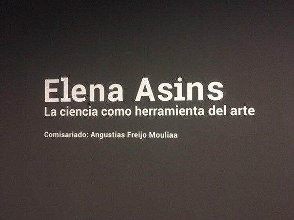 Vista de la exposición "Elena Asins. La ciencia como herramienta del arte" en la Sala Vimcorsa en Córdoba, España (2019).