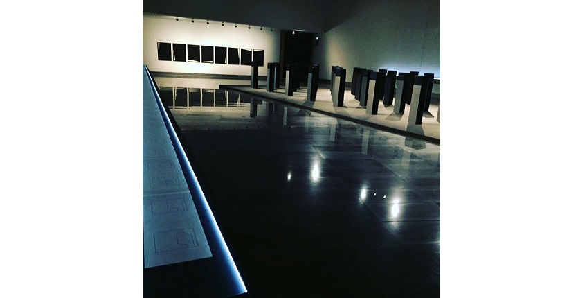 Vista de exposición "Menhires" en el Museo Universidad de Navarra (2018).