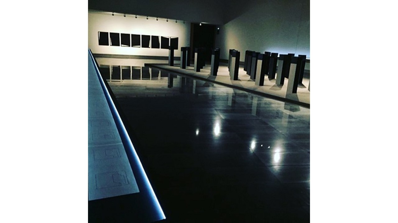 Vista de exposición "Menhires" en el Museo Universidad de Navarra (2018).