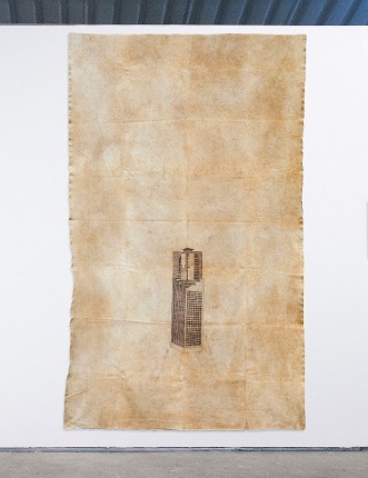 "Nuestra Señora de Caracas", 2011, de la serie "La Torre de David". Autores: Ángela Bonadies y Juan José Olavarría. Dibujo sobre lienzo con tierra. 265 x 155 cm. Pieza única.