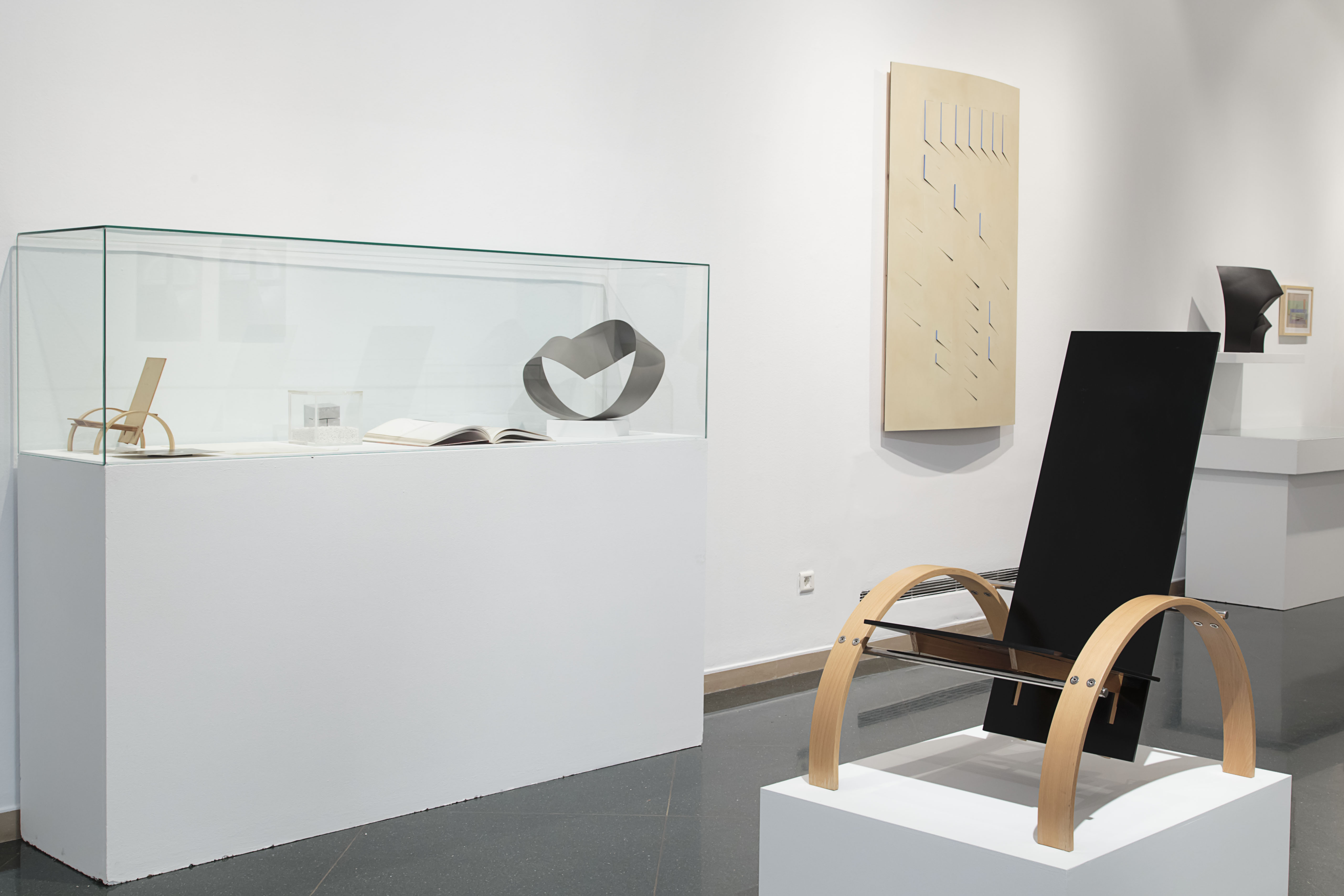 View of the exhibition "Del plano al espacio. Arte, arquitectura y diseño de Juan Cuenca", Sala Vimcorsa, Córdoba, Spain.
