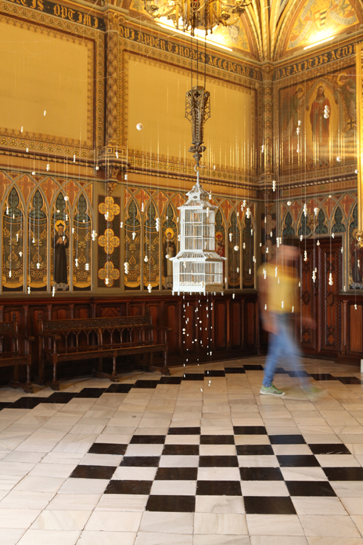 "Little nothings", 2012. Wooden cage lined with texts from the Bible. Pearls of various sizes and shades of color. Installation in Brooklyn. Variable measures. Cage: 160 x 39 cm.