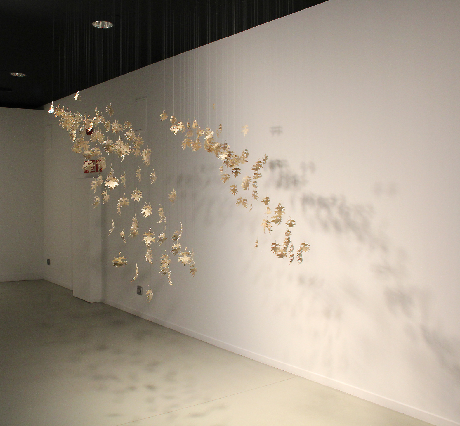 "Autumn of silences / Autumn of words", 2012. 186 sheets drawn and cut out on white cardboard covered with phrases and white spaces cut from newspapers of different countries and editions. 200 x 180 x 180 cm.
