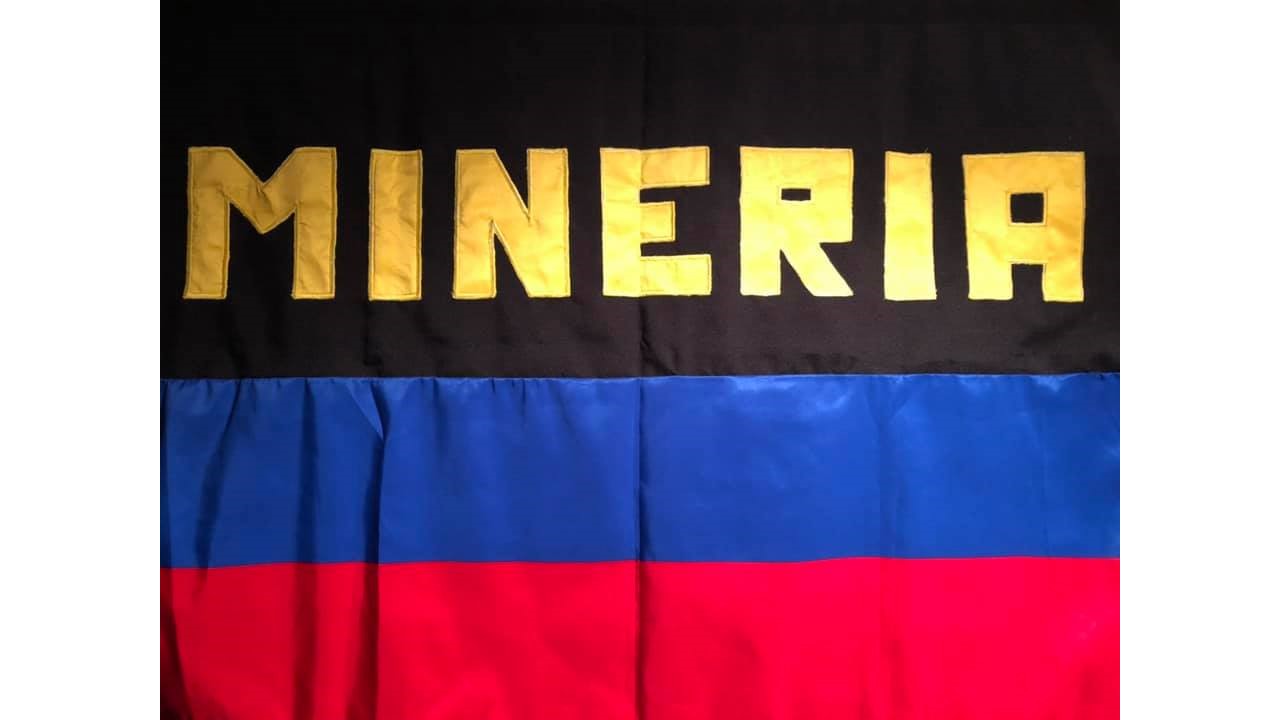Mineria. Embroidered flag.
