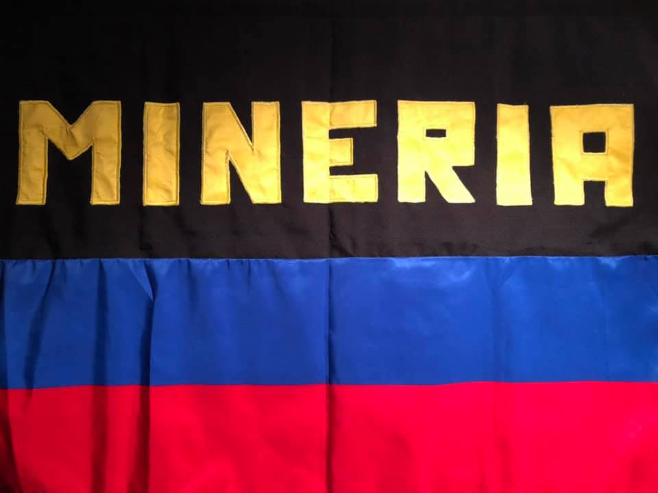 Mineria.  Bandera bordada.