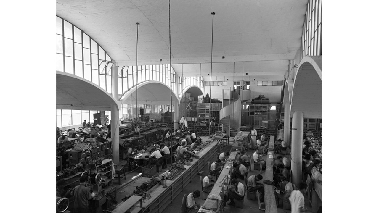 Deportes Pinedo, 1951. 41 x 51 cm. Silver gelatin on baryta paper. Analog printing 2009.