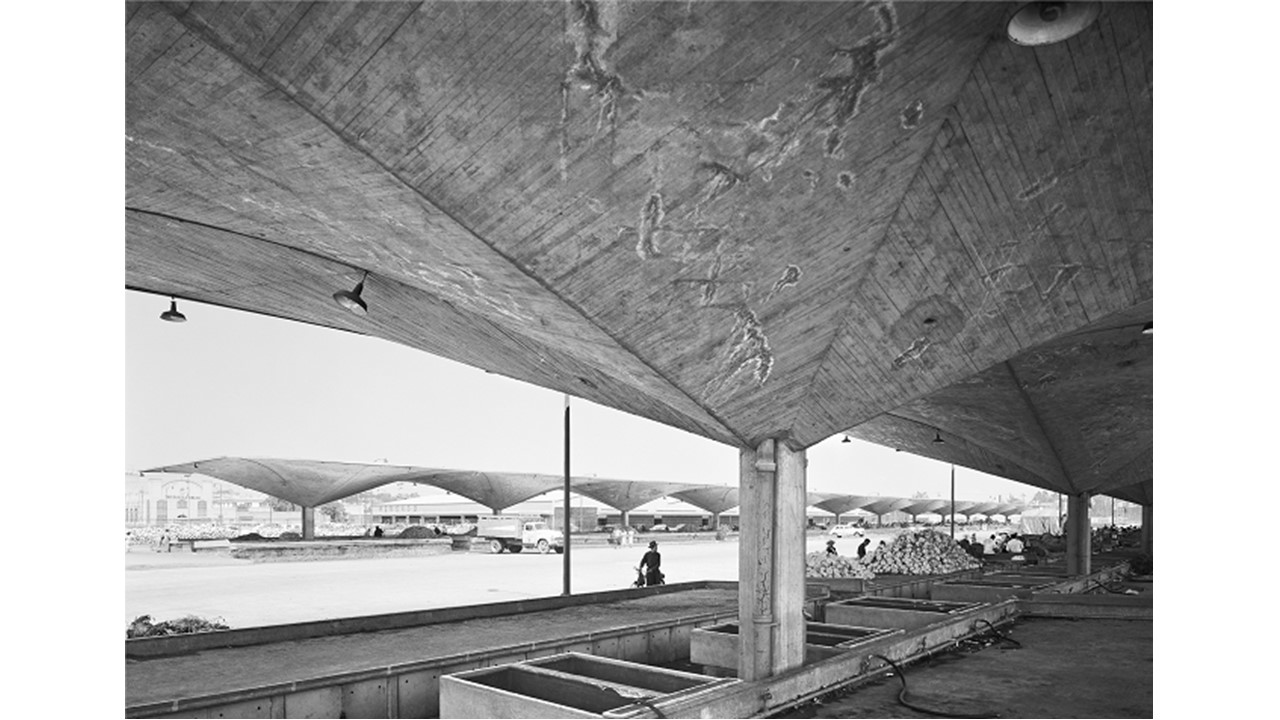 Jamaica Market, 1955. 41 x 58 cm. Silver gelatin on baryta paper. Analog printing 2009.