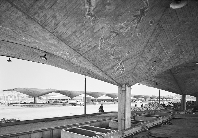 Mercado de Jamaica, 1955. 41 x 58 cm. Gelatina de plata sobre papel baritado. Impresión analógica 2009.