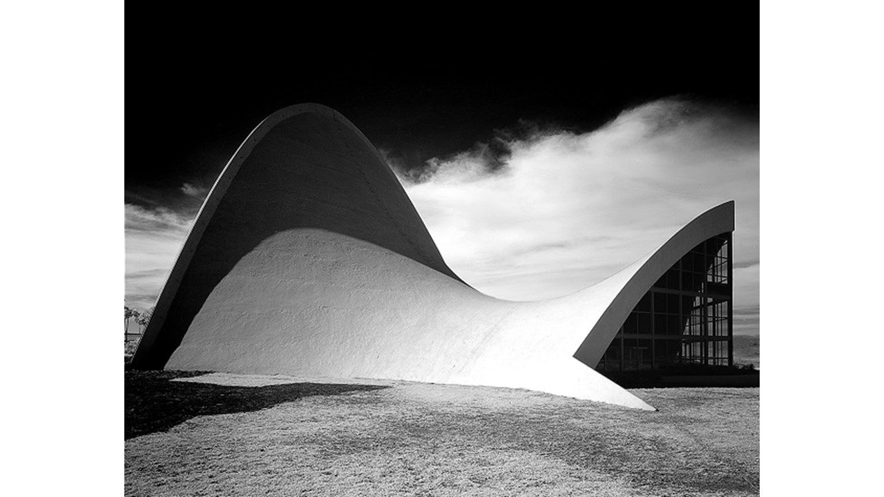 Architect Félix Candela, Palmira Chapel, Cuernavaca, 1959. 51 x 65 cm. Analog printing 2009.