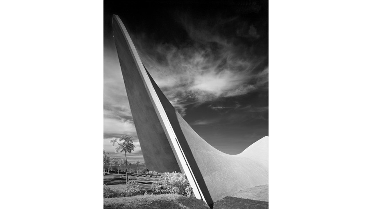 Architect Félix Candela, Palmira Chapel, Cuernavaca, 1959. 64 x 51 cm. Analog printing 2009.