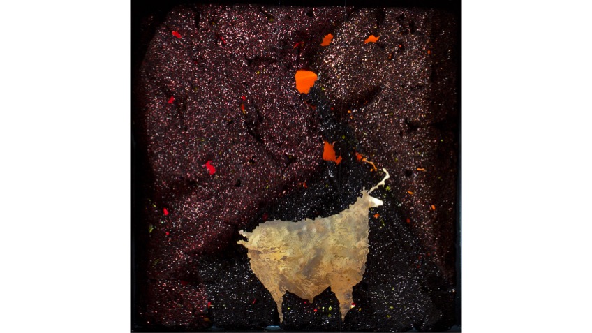 "Al rojo vivo" 2018. Técnica mixta. 30 x 30 x 7 cm