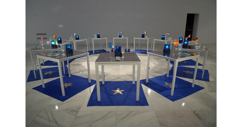 "GOLDEN STARS 'MEDIA FOOD", 1994-2014. Unique piece. Variable measures according to space. Intermedia piece. 12 tables of 75 x 75 cm.