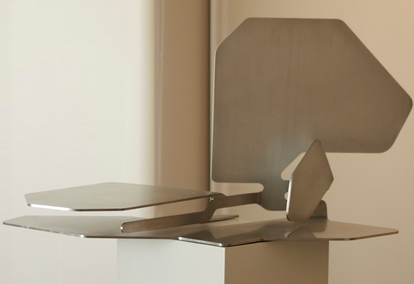 P. Palazuelo, "Voyage Inmobile Nº 1", 1977. Polished aluminium sculpture. Unique piece. 42 x 80 x 54 cm.