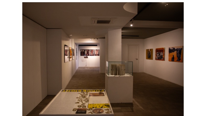 Installation view. Photo © Ale Lenoix.