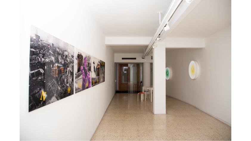 Installation view. Photo © Ale Lenoix.