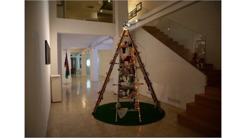 Installation view. Photo © Ale Lenoix.