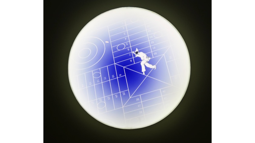 "El artista funámbulo, azul" (2002), ø80 x 15cm.