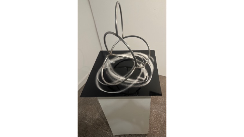 Ondas Vibracionales II, 2026, 37 x 37 x 32 cm.