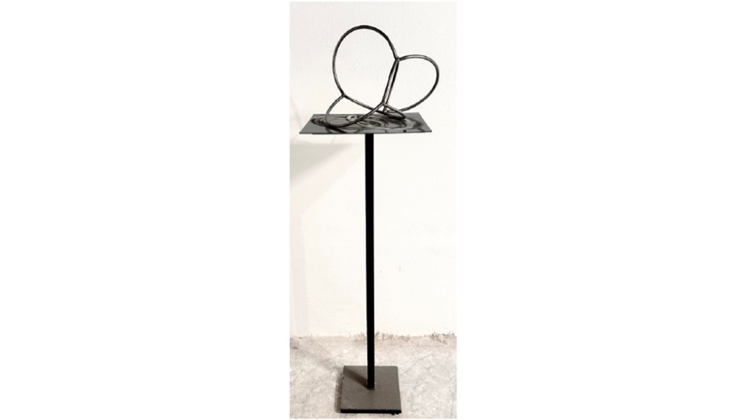 Ondas Vibracionales III, 2026, 148 x 35 x 35 cm.