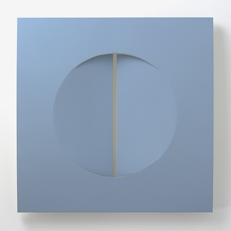 S/T. 2014. Lámina de aluminio de 1 mm, cortada con láser, plegada, curvada y pintada. 55 x 55 cm.