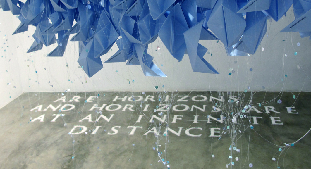 "Are horizons, and horizons are at an infinite distance", 2014. Blue paper boats. Installation that arises from a quote from the essay "The Inhuman", by J. F. Lyotard, reproduced in salt on the floor. Variable measures, 7 x 2 m aprox.