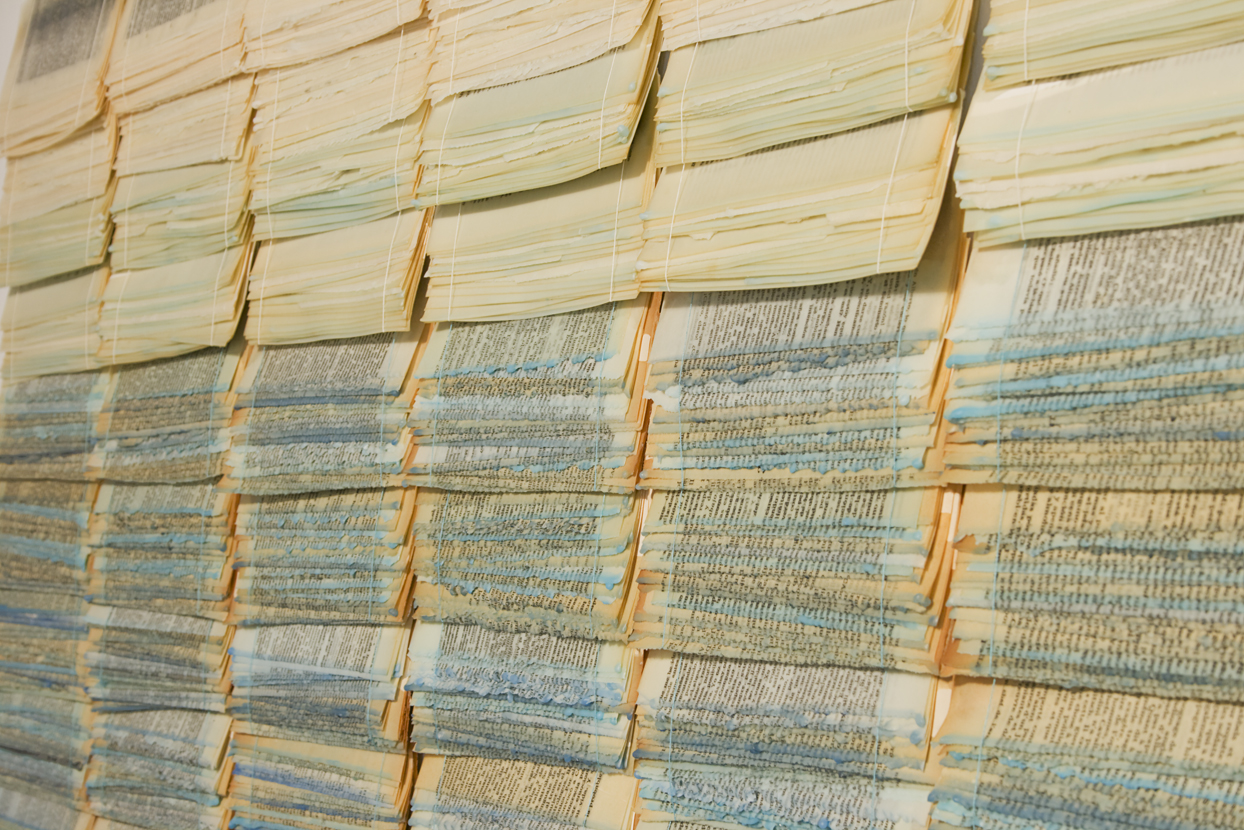 "Paraje de silencio: the sail of the ship", 2015. Book sheets edited between 1940 and 1960, twisted yarn and colored wax. 110 x 197 x 3 cm. aprox.