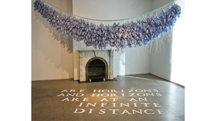 Vista de la exposición "Parajes de silencio. Caligrafías afónicas" en Galería Freijo en 2015. Vista de la obra "Horizons are at an infinite distance".