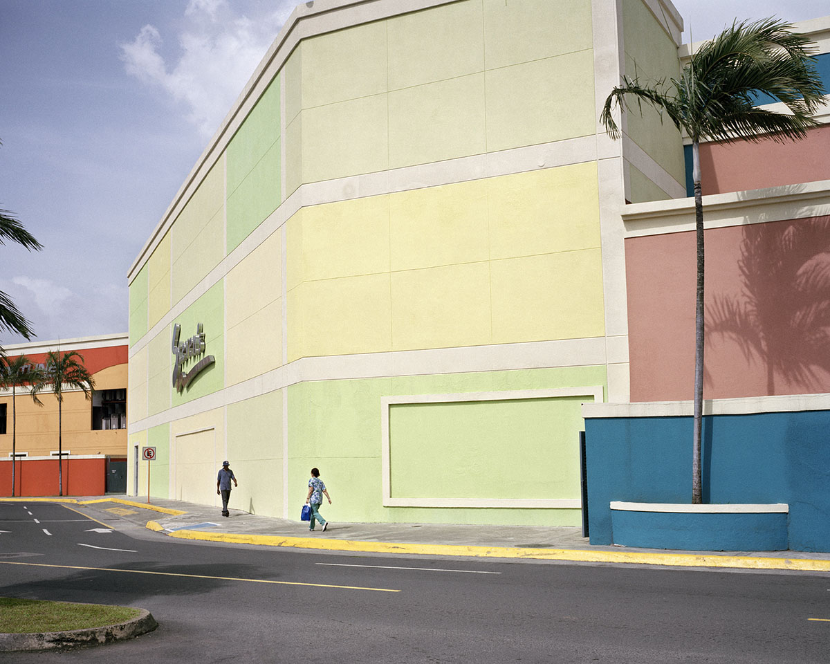 Archival Inkjet Print (Fotografía en color por inyección de tinta) Edición de 1 + PA.  2016. 150 x 180 cm.