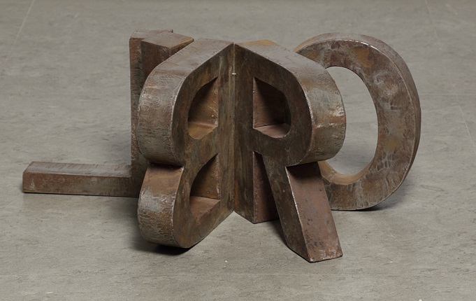 "Libro", 1990. Escultura en hierro soldado. Pieza única. 58 x 28 x 28 cm.