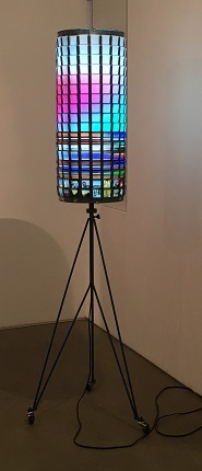 El Observador. 2016. Expositor de diapositivas vintage, fluorescente Led interior y 340 imágenes Duratrans. 180 x 73 cm.