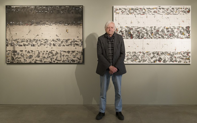 Enrique Brinkmann in his exhibition "Artistic Neuroconexions".