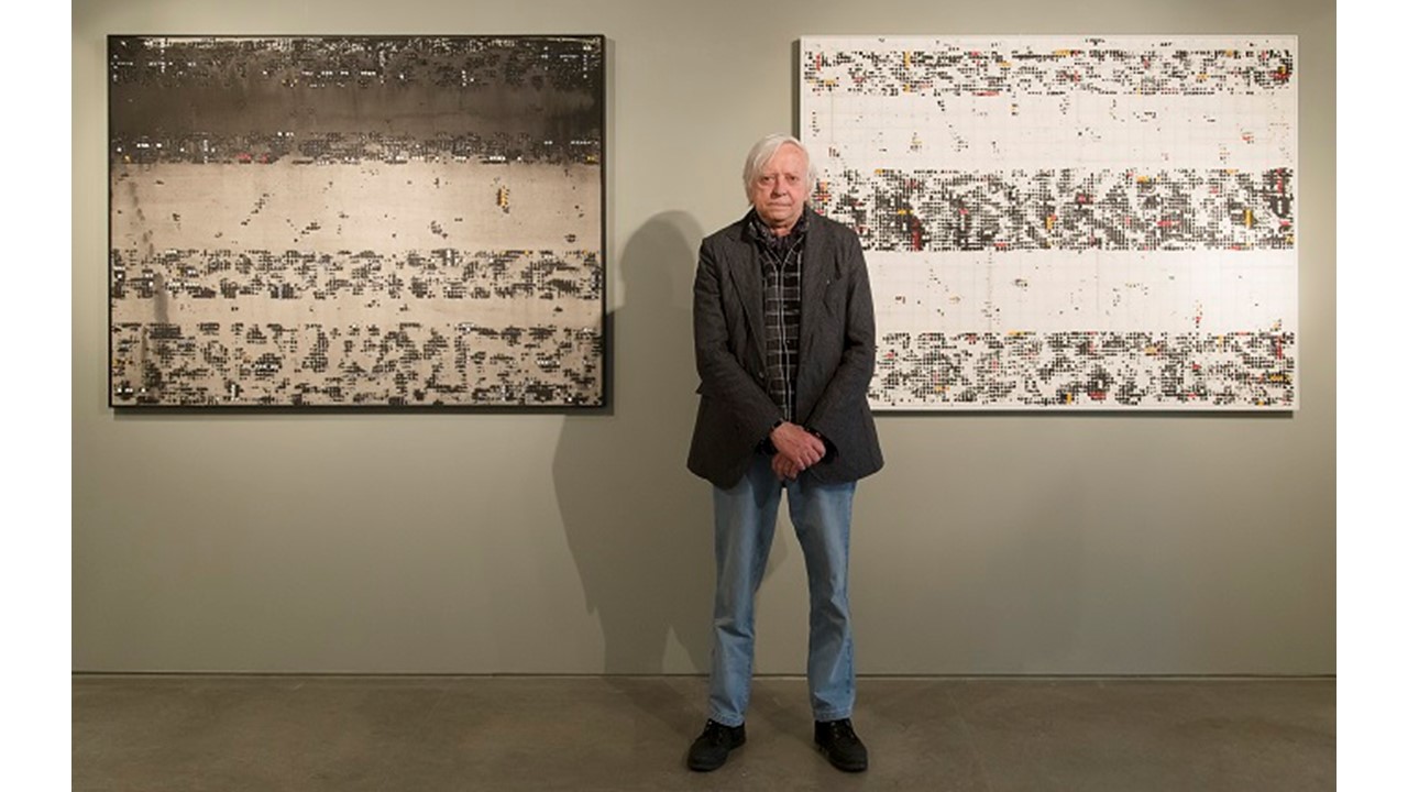 Enrique Brinkmann in his exhibition "Artistic Neuroconexions" Freijo Gallery, 2017.