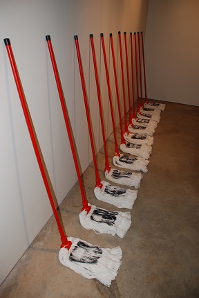 "Keep your Life Clean", 2015. Instalación. Técnica mixta. Dimensiones variables.