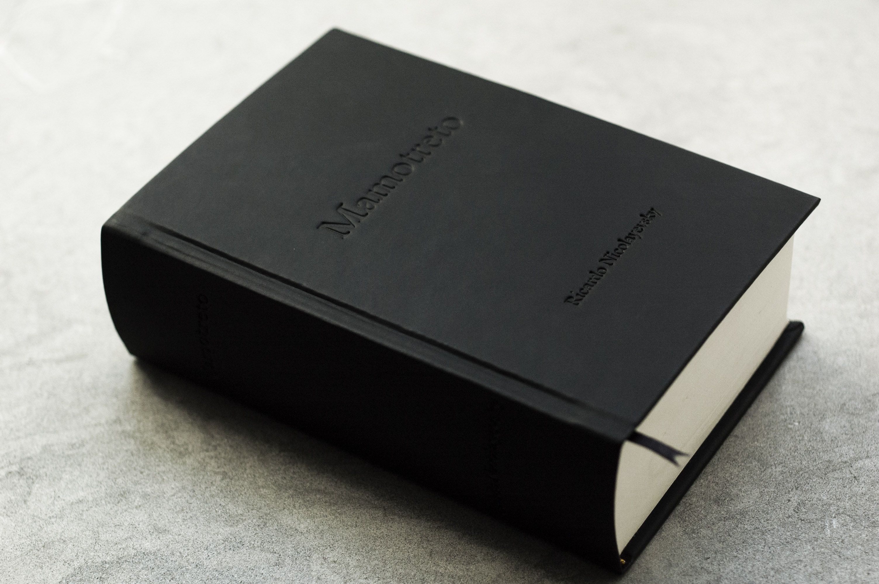 Mamotreto, 2017. Artist book. Unique piece. 21,8 x 14,5 x 7 cm. 1317 pages + 8 index.