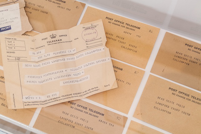 F. Ehrenberg. "Telegramas a la Bienal de San Juan", 1973. Tercera Bienal de San Juan del Grabado Latinoamericano (1974). Instituto de Cultural Puertorriqueña, San Juan, Puerto Rico. 12 sobre y 9 telegramas.