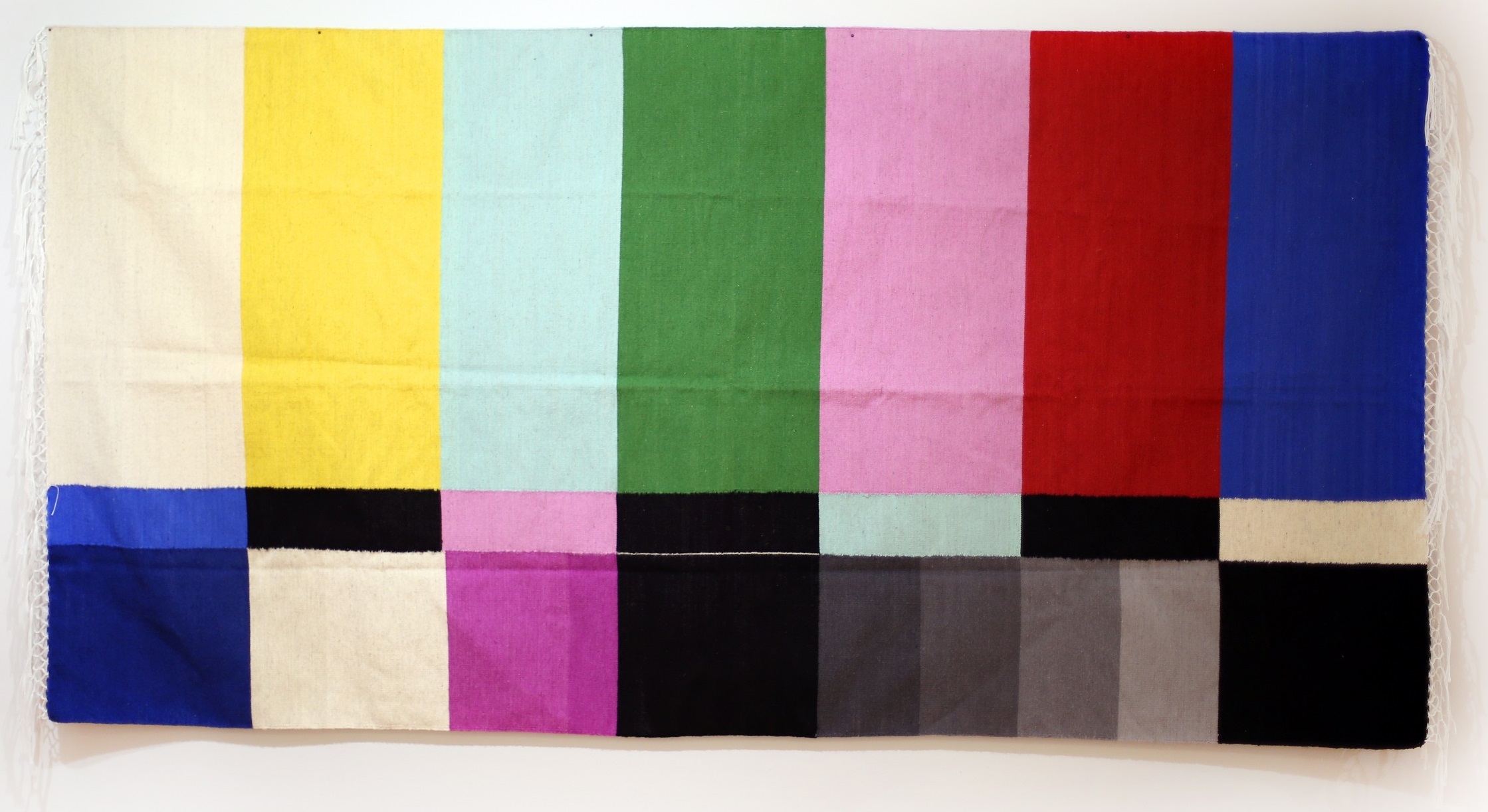 F. Llanos. "Tradición moderna". Saltillo, 2016. Sarape hecho a mano. 100 x 200 cm. Pieza única.