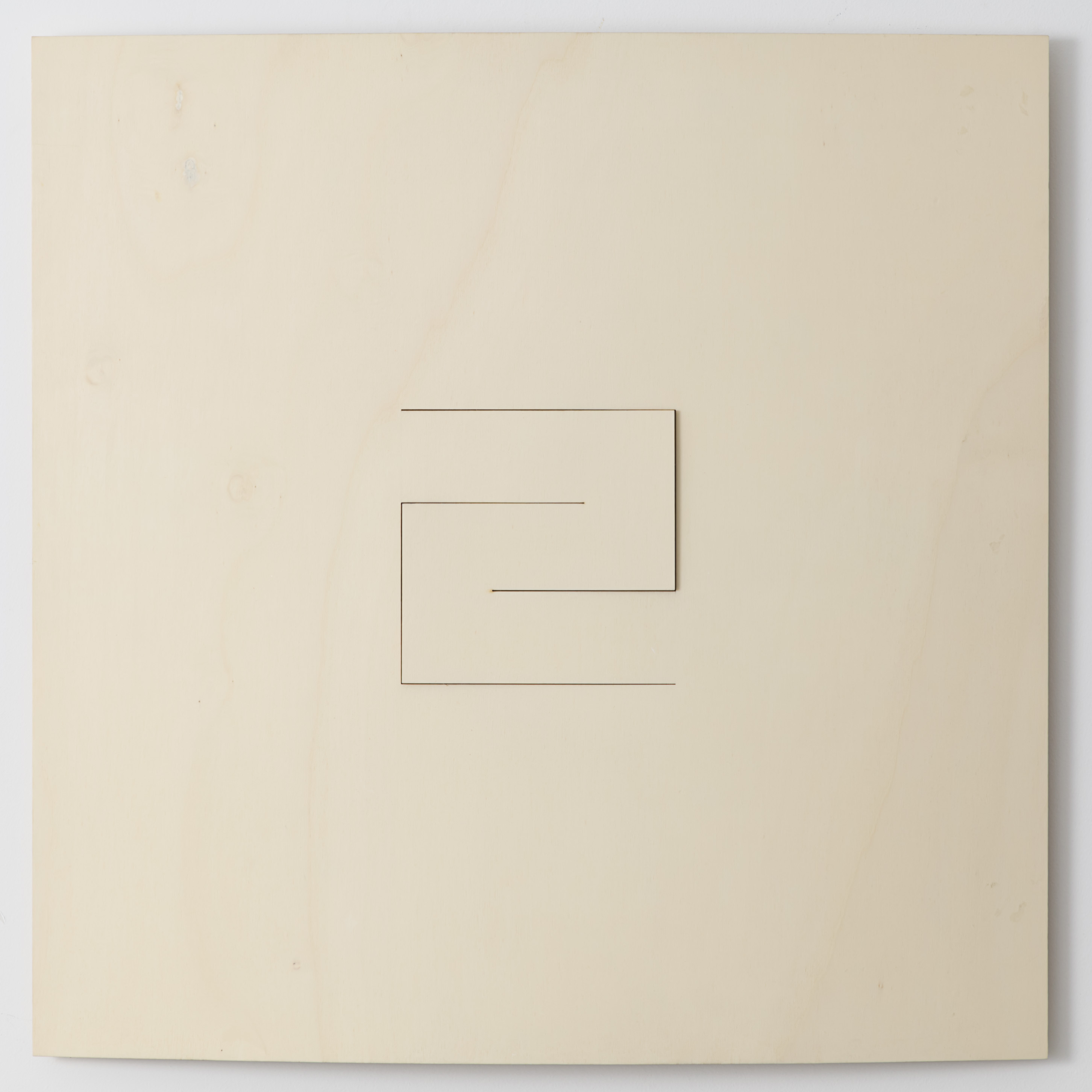 Untitled, 2018. Oil-painted birch laminated wood. 59,5 x 59 x 5 cm.