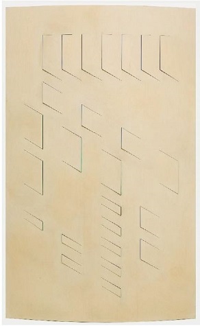 Relief. 2015. Laminated wood tightened and oil-painted. 152 x 95 x 8 cm.