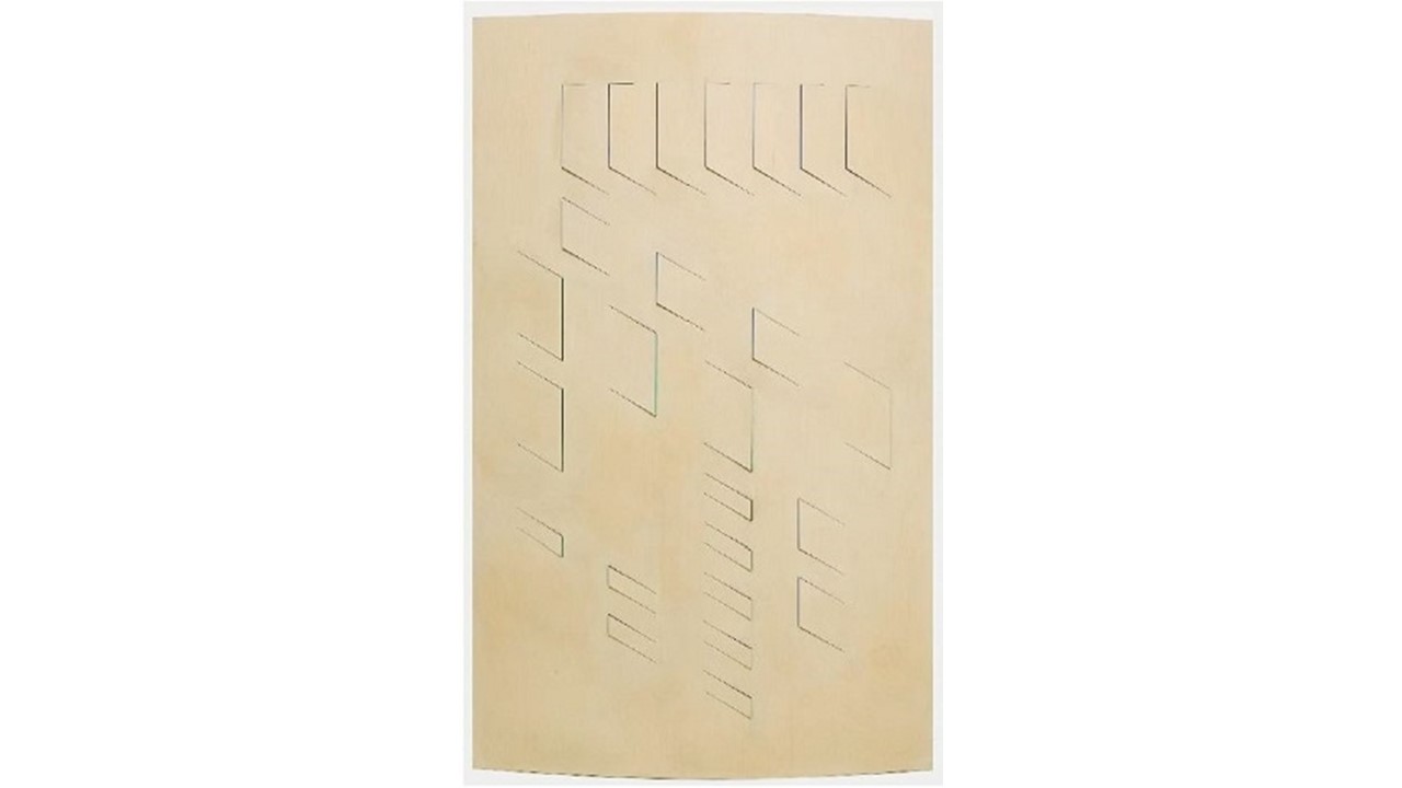 "Relieve", 2015. Madera laminada y tensada. 152x95x8cm.