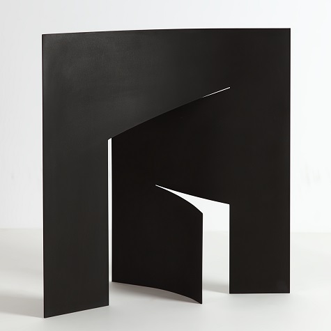 Inflexión z5, 2018. Oxidised Zinc. 40 x 39 x 18,5 cm.