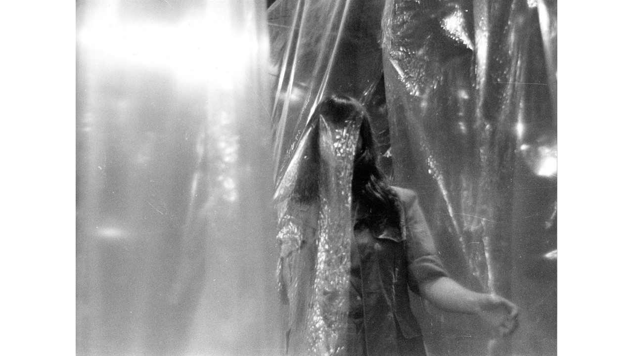 Àngels Ribé . Documentación instalación "Labyrinthe", 1969. Fotografía. 17,4 x 23,3 cm.