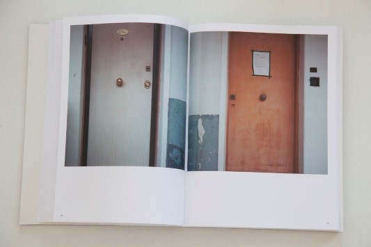Artist book "Abecedario abatido", 2019. Author: Ángela Bonadies; editorial design: Ricardo Báez. Closed 26 x 20 cm / Open 26 x 40 cm. Edition: 12 numbered copies + 2 PA