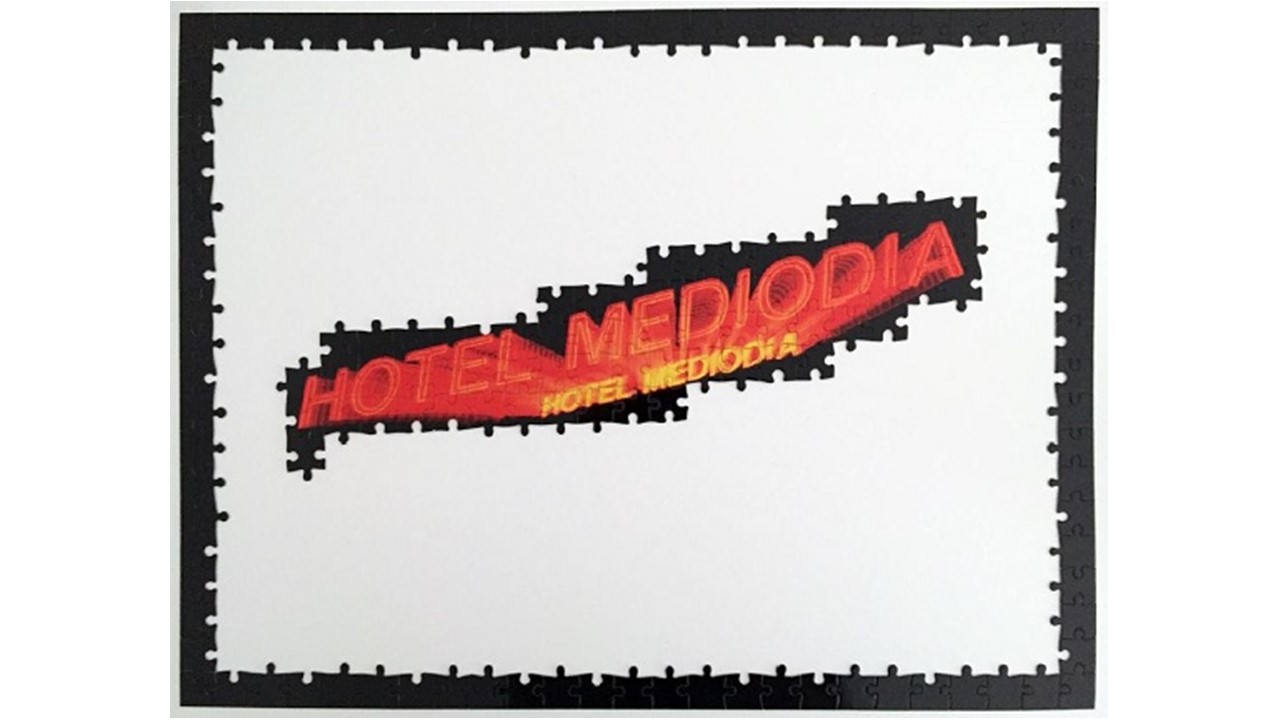 "HOTEL MEDIODÍA", 2019, Puzle de 500 piezas, 45,7 x 61 cm, impresión digital sobre cartón.
Edición 1/3 + AP