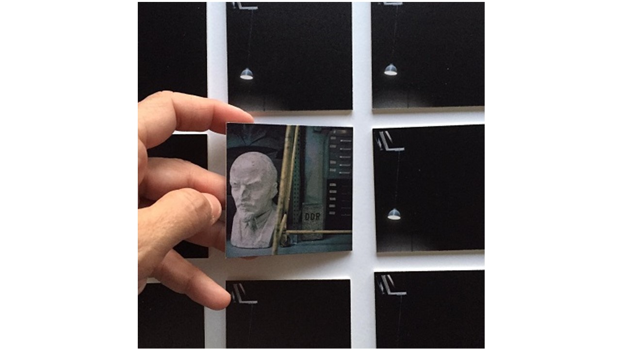 Detalle de "El giro jurásico" [Juego de memoria], 2019, 120 tarjetas de 6,7 x 6,7 cm.