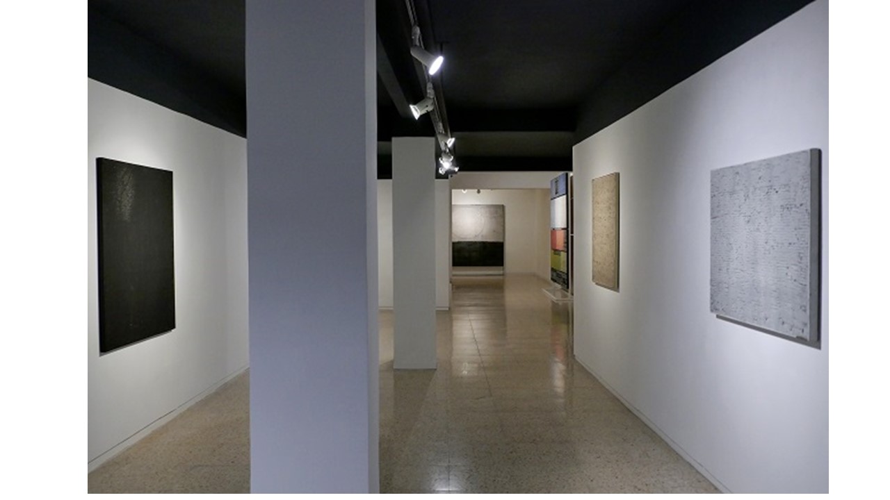 Vista de la exposición "Archivos cromáticos. Obra reciente de Enrique Brinkmann".