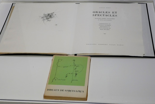 Arriba: Unica Zürn, "Oracles et Spectacles. Berlín, 1967. Libro con grabados. 34,2 x 27,7 cm. 
Abajo: "Dibujos de García Lorca", con introducción y notas de Gregorio Prieto. Madrid, 1950. Editorial Afrodisio Aguado, S.A.