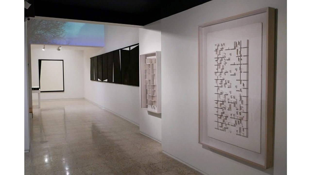 Vista de la exposición "Horizontes" de Elena Asins en Galería Freijo, 2020.