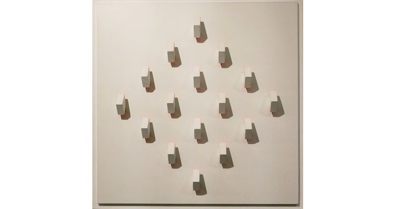 Luis Tomasello. "Atmosphere Chromo-plastique nº 939", 2010. Obra tridimensional realizada en madera. 43 x 43 x 8 cm